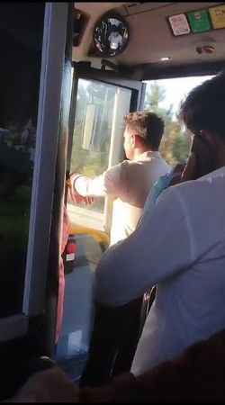 İETT otobüsü kapısı açık halde yolculuk etti